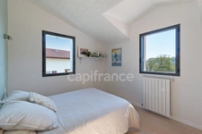 ASCAIN - House of 128 m² built in 2012 - Land of 1,000.00 m² - And its 2-room apartment of 25 m²