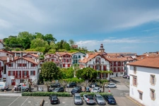SOUS OFFRE: Maison de ville début XXe siècle – Centre historique de Ciboure - Côte Basque –190 m² 