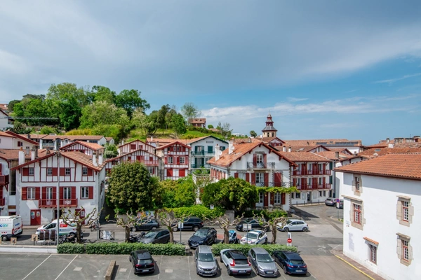 SOUS OFFRE: Maison de ville début XXe siècle – Centre historique de Ciboure - Côte Basque –190 m² 