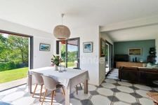 ASCAIN - House of 128 m² built in 2012 - Land of 1,000.00 m² - And its 2-room apartment of 25 m²