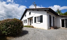 Maison à vendre 195m2 environ, bourg de SARE (64)vue montagnes