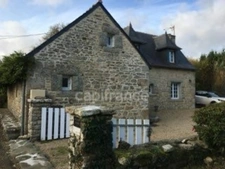 Maison en pierre avec plus d’un hectare de terrain – Berrien