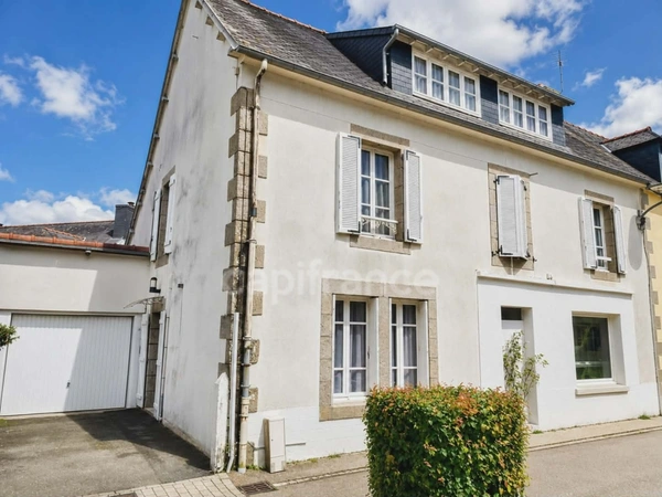 Maison familiale idéalement située au cœur de Poullaouen
