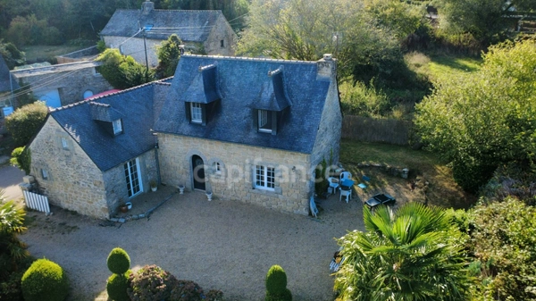 Maison en pierre avec plus d’un hectare de terrain – Berrien