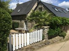 Maison en pierre avec plus d’un hectare de terrain – Berrien