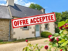 À VENDRE – LONGÈRE EN PIERRE AU CALME, À DEUX PAS DE LA FORÊT DE HUELGOAT LOCMARIA-BERRIEN 