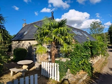 Maison en pierre avec plus d’un hectare de terrain – Berrien