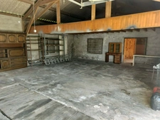 Propriété néo-bretonne avec véranda, hangar et fort potentiel idéalement situé 