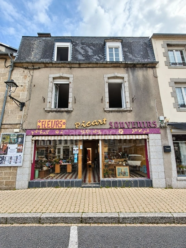 HUELOOGAT – IMMEUBLE , LOGEMENTS ET FORT POTENTIEL