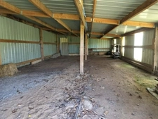 Propriété néo-bretonne avec véranda, hangar et fort potentiel idéalement situé 