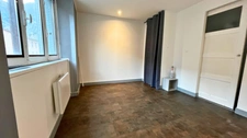 Coup de cœur centre Modane  T3 rénové, balcon, grenier, cour privée