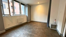 Coup de cœur centre Modane  T3 rénové, balcon, grenier, cour privée