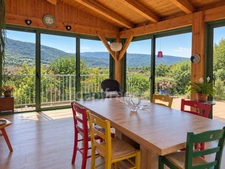 Entre lacs, montagnes et nature, une maison familiale avec une magnifique vue dégagée
