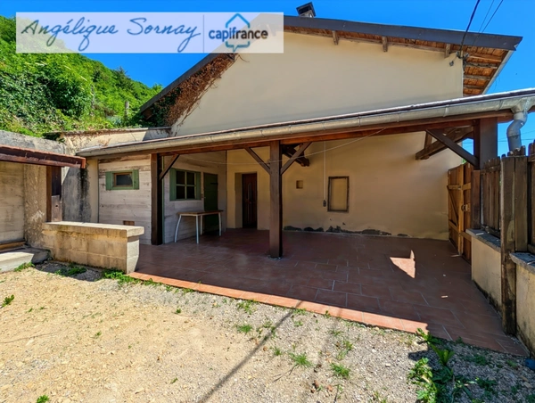 Maison mitoyenne avec potentiel – 103 m² habitables – Montrevel Morges (39320), secteur Jura