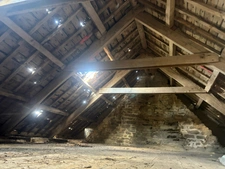 Maison en pierre à rénover entièrement – Beau potentiel au cœur du Croisty
