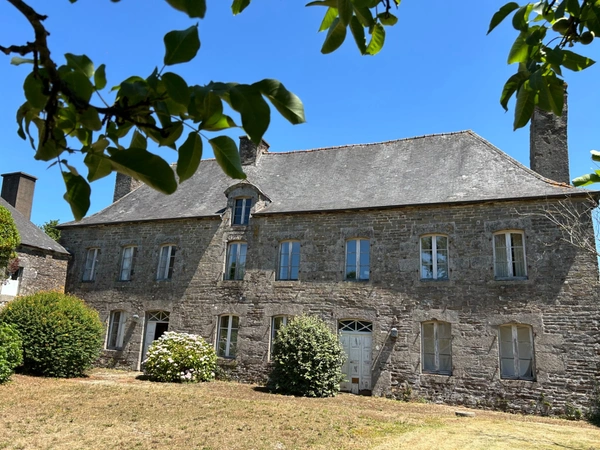 Manoir d’exception du XVIIIᵉ siècle et son parc clos au cœur de Loudéac