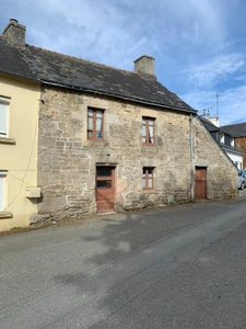 Maison en pierre à rénover entièrement – Beau potentiel au cœur du Croisty