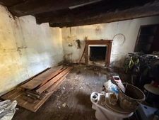 Maison en pierre à rénover entièrement – Beau potentiel au cœur du Croisty