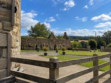 MANOIR HISTORIQUE DU XIVᵉ SIÈCLE – 543 M² – 9 CHAMBRES – 5,5 HECTARES