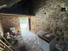 Maison en pierre à rénover entièrement – Beau potentiel au cœur du Croisty