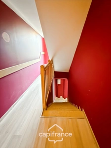 Building for sale in Salaise-sur-Sanne (38): 3 apartments and a commercial space