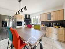 Maison Familiale avec piscine composée de 5 chambres sur ANJOU (38)