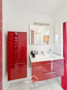 Maison Familiale avec piscine composée de 5 chambres sur ANJOU (38)