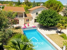 Maison Familiale avec piscine composée de 5 chambres sur ANJOU (38)