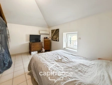 Building for sale in Salaise-sur-Sanne (38): 3 apartments and a commercial space