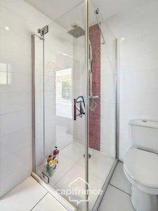 Maison Familiale avec piscine composée de 5 chambres sur ANJOU (38)