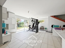 Maison Familiale avec piscine composée de 5 chambres sur ANJOU (38)