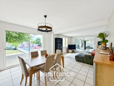 Maison Familiale avec piscine composée de 5 chambres sur ANJOU (38)
