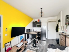 Building for sale in Salaise-sur-Sanne (38): 3 apartments and a commercial space
