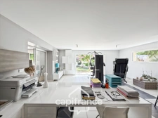 Maison Familiale avec piscine composée de 5 chambres sur ANJOU (38)