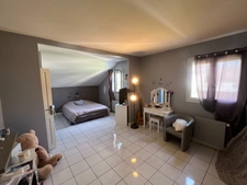 SUPERBE MAISON DE 8 PIECES DE 215 M2 , TERRASSE , JARDIN ET GARAGE DOUBLE - QUARTIER PRIVILEGIE DU HAUT DE BONNEUIL (94380)