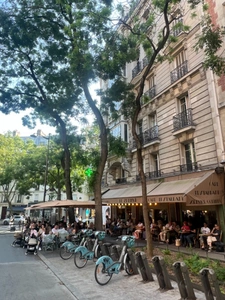 BEAU LOCAL COMMERCIAL DE 33M2 + CAVE ,VENDU LOUE , QUARTIER PYRENNEES JOURDAIN , 
