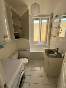 Beautiful 2-room apartment, approximately 37m², in the heart of Pré-Saint-Gervais (93), close to shops and metro. 