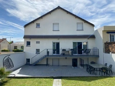 SUPERBE MAISON DE 8 PIECES DE 215 M2 , TERRASSE , JARDIN ET GARAGE DOUBLE - QUARTIER PRIVILEGIE DU HAUT DE BONNEUIL (94380)