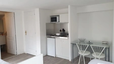 Dpt Indre et Loire (37), à vendre proche de TOURS immeuble de rapport 9 studios, terrasse, parkings