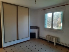 Saint JULIEN DU PUY maison de type 3 avec garage et jardin