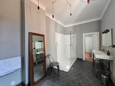 Albi city centre, family home with garden and swimming pool, 6 bedrooms