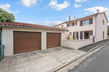 MAISON DE VILLE avec 2 garages et jardin