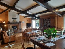CESTAYROLS. Vaste maison familiale avec garage et jardin