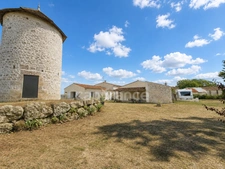 Maison entièrement rénovée avec moulin – 3 chambres – Dépendance de 116 m² – Secteur très calme