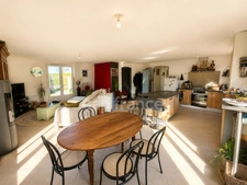 Maison de plain-pied – 94 m² – 3 chambres – Terrain 910 m² – DPE B