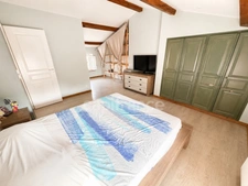 Maison de caractère 162 m² avec 3 dépendances à Corme-Royal