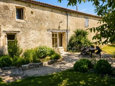 EXCEPTIONAL 17TH-CENTURY ESTATE – 1,370 M² – 2 HECTARES – SWIMMING POOL – GUEST HOUSE & RECEPTION FACILITIES