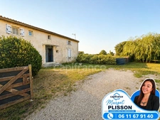 Maison de caractère 162 m² avec 3 dépendances à Corme-Royal