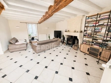 Maison de caractère 162 m² avec 3 dépendances à Corme-Royal