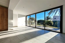 LES ISSAMBRES – PRESTATIONS HAUT DE GAMME – JARDIN PRIVATIF – PISCINE – APERÇU MER